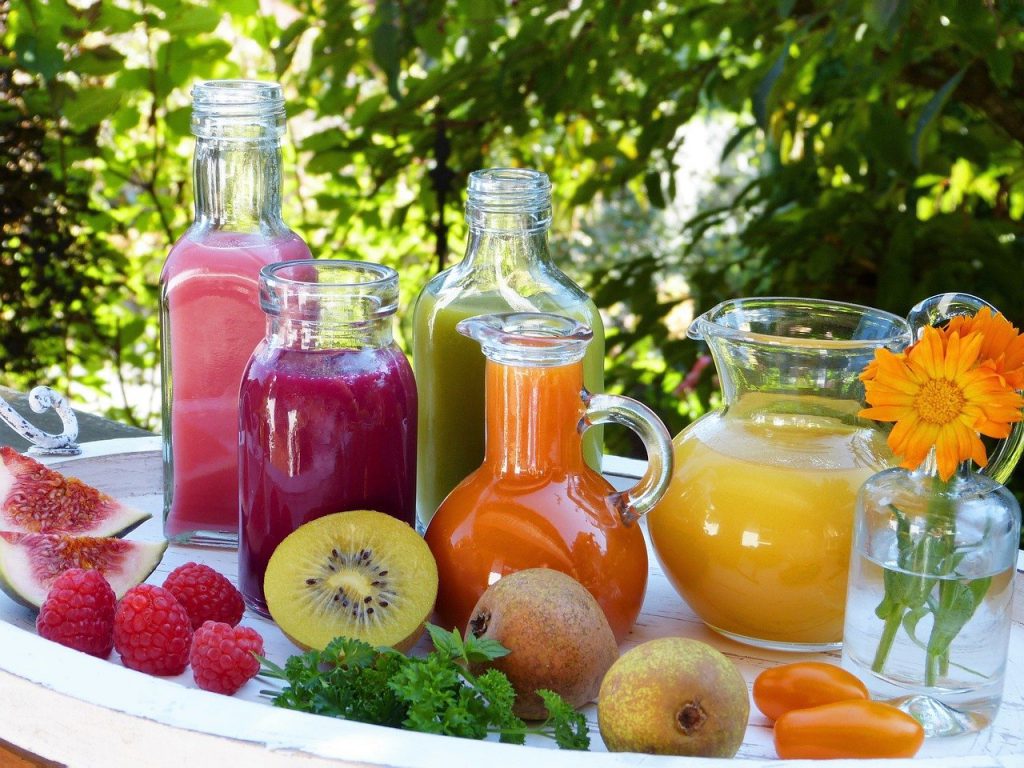 毎朝の食事にリンゴとニンジンのジュースが低体温症を改善します